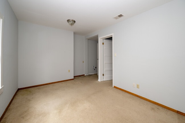 Building Photo - 5340 Fulton St
