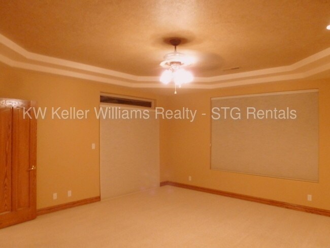 Building Photo - 2240 E Cobalt Dr