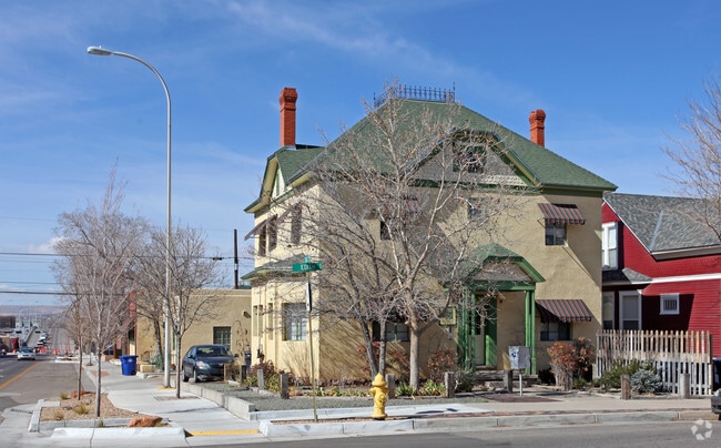 Building Photo - 421 Edith Blvd SE
