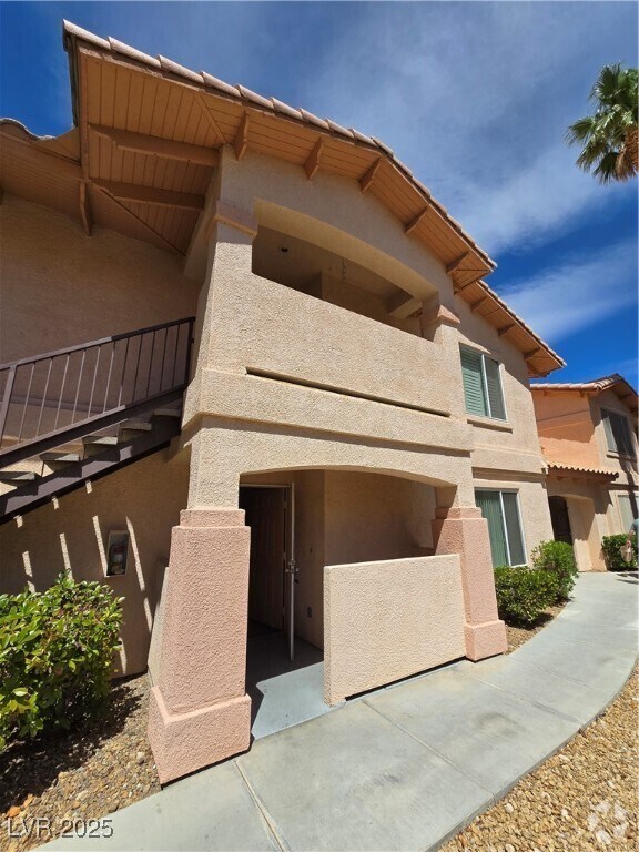 Building Photo - 350 S Durango Dr