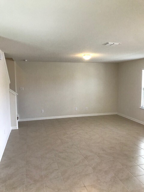 Building Photo - **APPLICATION RECEIVED**  MUST SEE! Beauti...