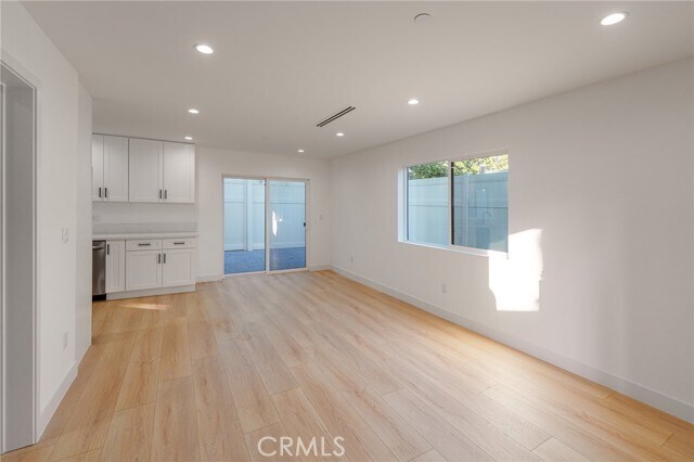 Foto del edificio - 14125 Emelita St