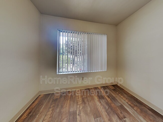Building Photo - 814 28th St