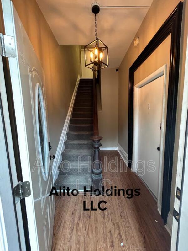 Foto principal - 141 N Eighth St