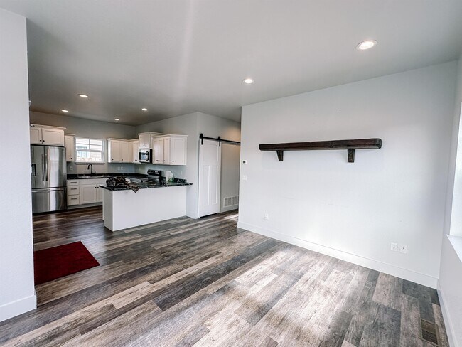 Foto del edificio - 185 Johnson Ave
