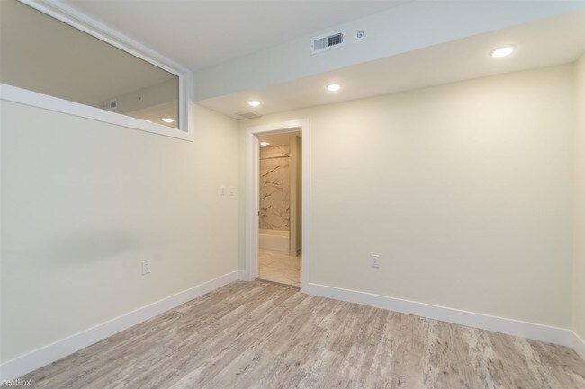 Building Photo - 1 br, 1 bath  - 1533-39 PARRISH ST Unit 1E
