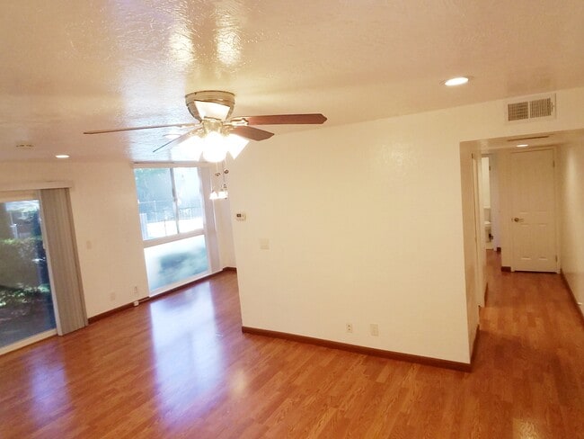 Living room - 181 Del Medio Ave Apartment