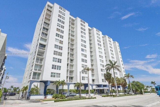 Foto del edificio - 6450 Collins Ave