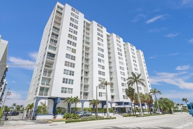 Building Photo - 6450 Collins Ave