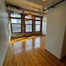 Building Photo - 523 Jackson St