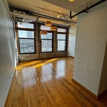 Building Photo - 523 Jackson St