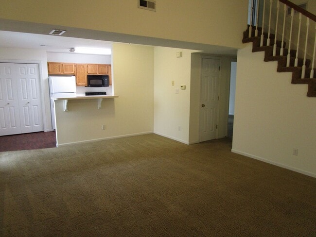 Building Photo - 5004-5006 Betty Jean Way