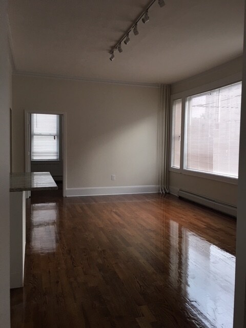 Building Photo - 112 Bowers St
