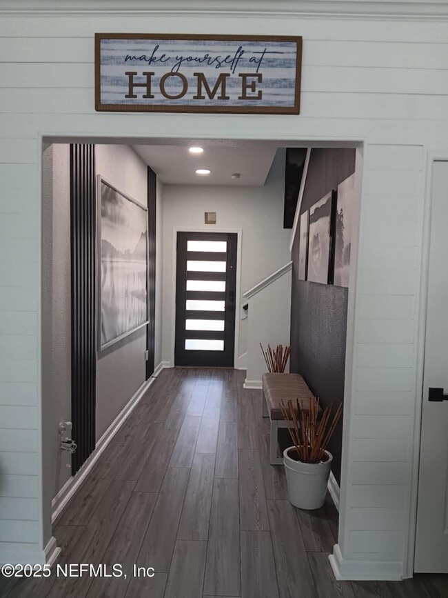 Building Photo - 467 Chandler Dr