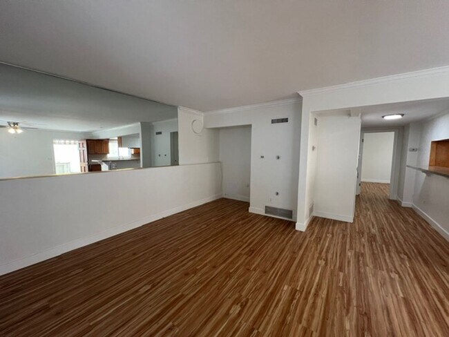 Building Photo - 382