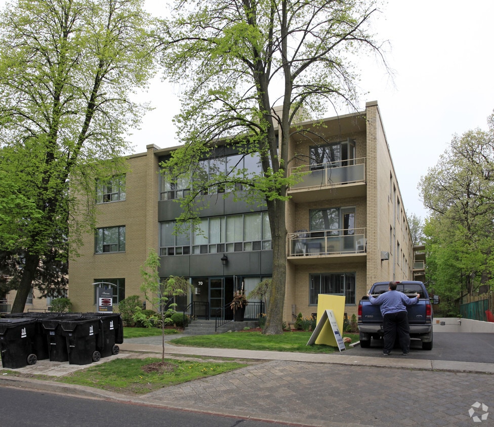 Heath Estates Apartments 70 Heath St Toronto, ON