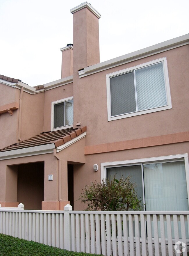 Building Photo - 6999 Rodling Dr