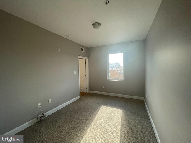 Foto del edificio - 4111 Ludlow St
