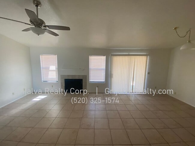 Building Photo - 3 Bed, 2 Bath House for Rent in Rita Ranch...