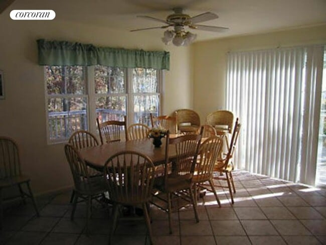 Foto del edificio - 43A Old Riverhead Rd E