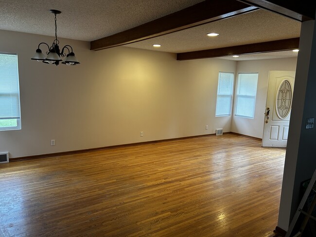 Building Photo - 5827 Jersey Ave N
