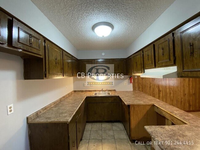 Building Photo - 3762 Ironwood Dr
