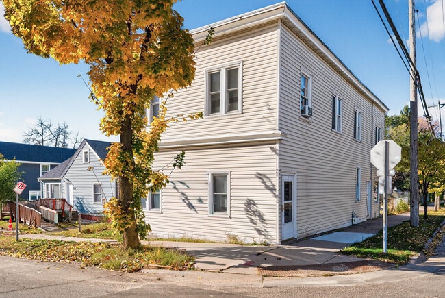 Building Photo - 959 Earl St