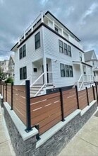 Building Photo - 35 Hunnewell Ave