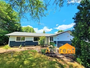 Building Photo - 3085 Connell Ave
