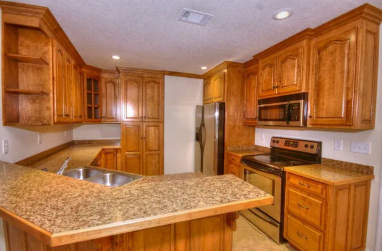 Foto del edificio - Peaceful 3-Bedroom Home on 1.78 Acres in Banks Lake Pointe – Just Minutes from Moody AFB