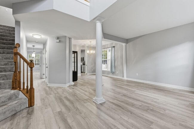 Foto del edificio - Stunning 4 BR/2.5 BA Single-Family Home in...