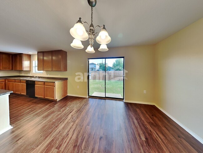 Building Photo - 6817 Walkup Ln