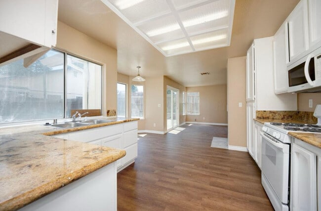 Building Photo - 7666 Zephyr Hills Way