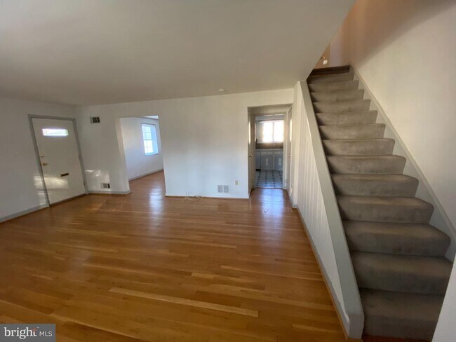 Foto del edificio - 5325 Pooks Hill Rd