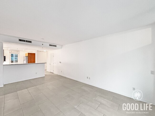 Foto del edificio - Stunning 1BD/1BA Condo in East Village W/ A/C, W/D, Rooftop Deck, Padres Stadium View, Community ...