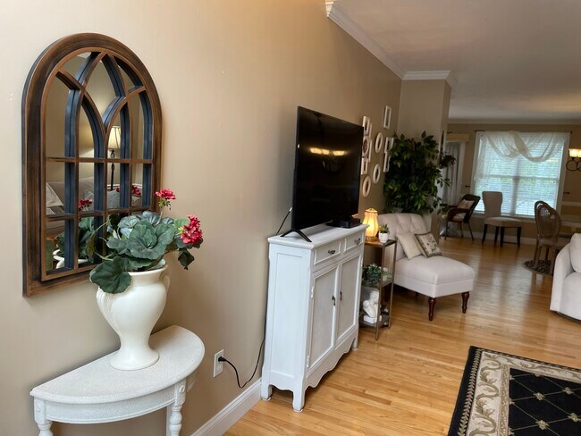 04 Family room - 59 Providence Rd