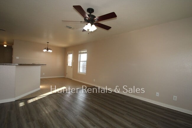 Building Photo - 901 Yi Dr