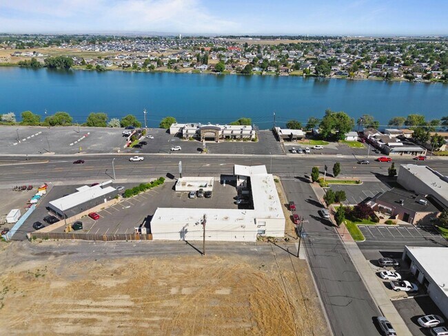 Building Photo - Freshly Remodeled Studio Apartment! FREE W...