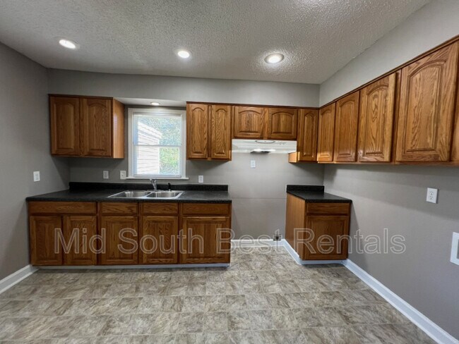 Building Photo - 3290 Morningside St