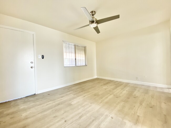 Foto del edificio - 927 E 108th St