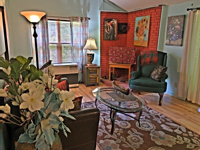 Living room - 111 Causeway Rd
