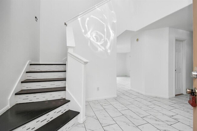 Building Photo - 6331 Applewood Forest Dr