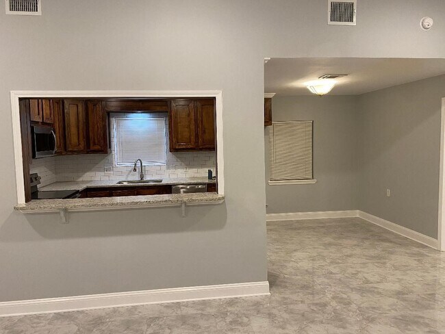 Foto del edificio - 10451 N Essex Dr