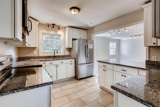 Building Photo - 7511 Monroe Rd, Charlotte, NC, 28212