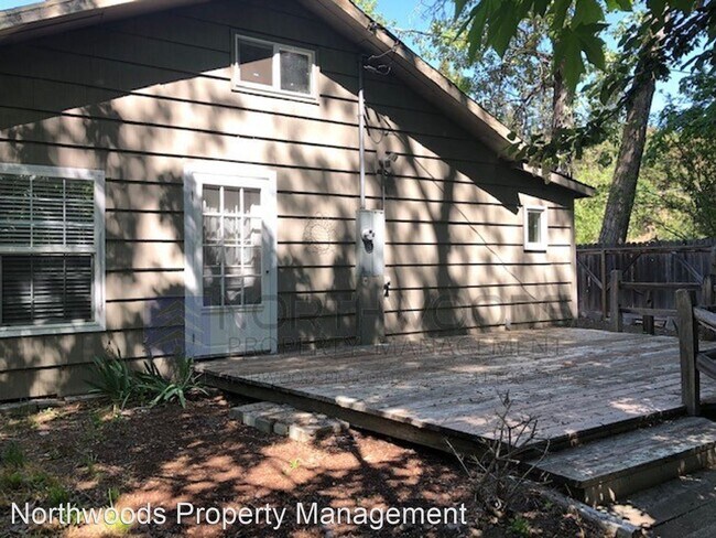 Foto del edificio - 1 br, 1 bath House - 245 West D St