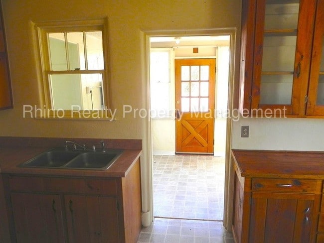 Building Photo - 525 Buena Vista Dr SE