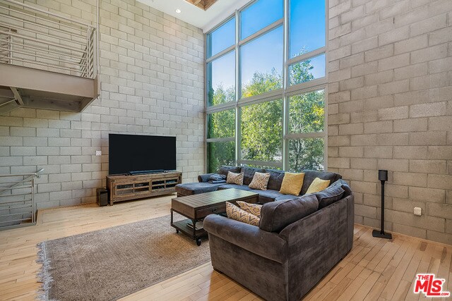Building Photo - 3450 Cahuenga Blvd