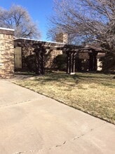 Building Photo - 1612 Colonial Pkwy