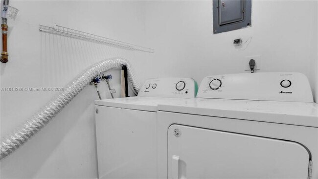 Foto del edificio - 2 bedroom in Hallandale FL 33009