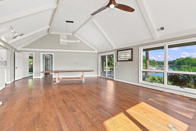 Foto del edificio - 4421 Carlton Ct